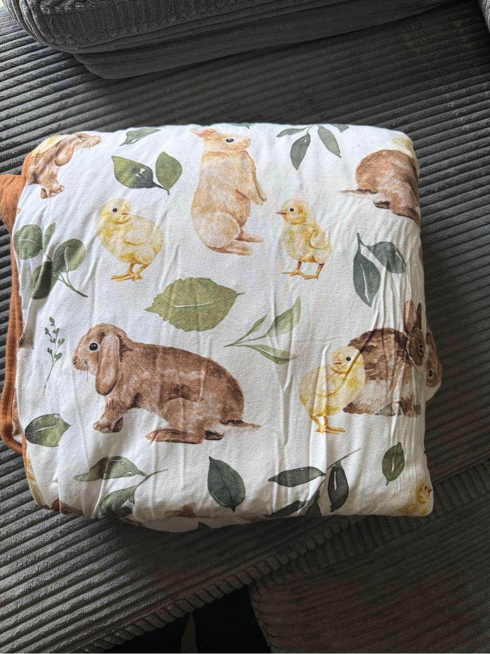 Suttons Buttons quilted bamboo youth blanket “snuggle Bunnies”